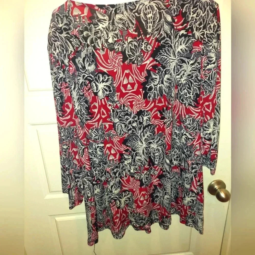 Plus Size Printed Tunic - Picture 3 of 3